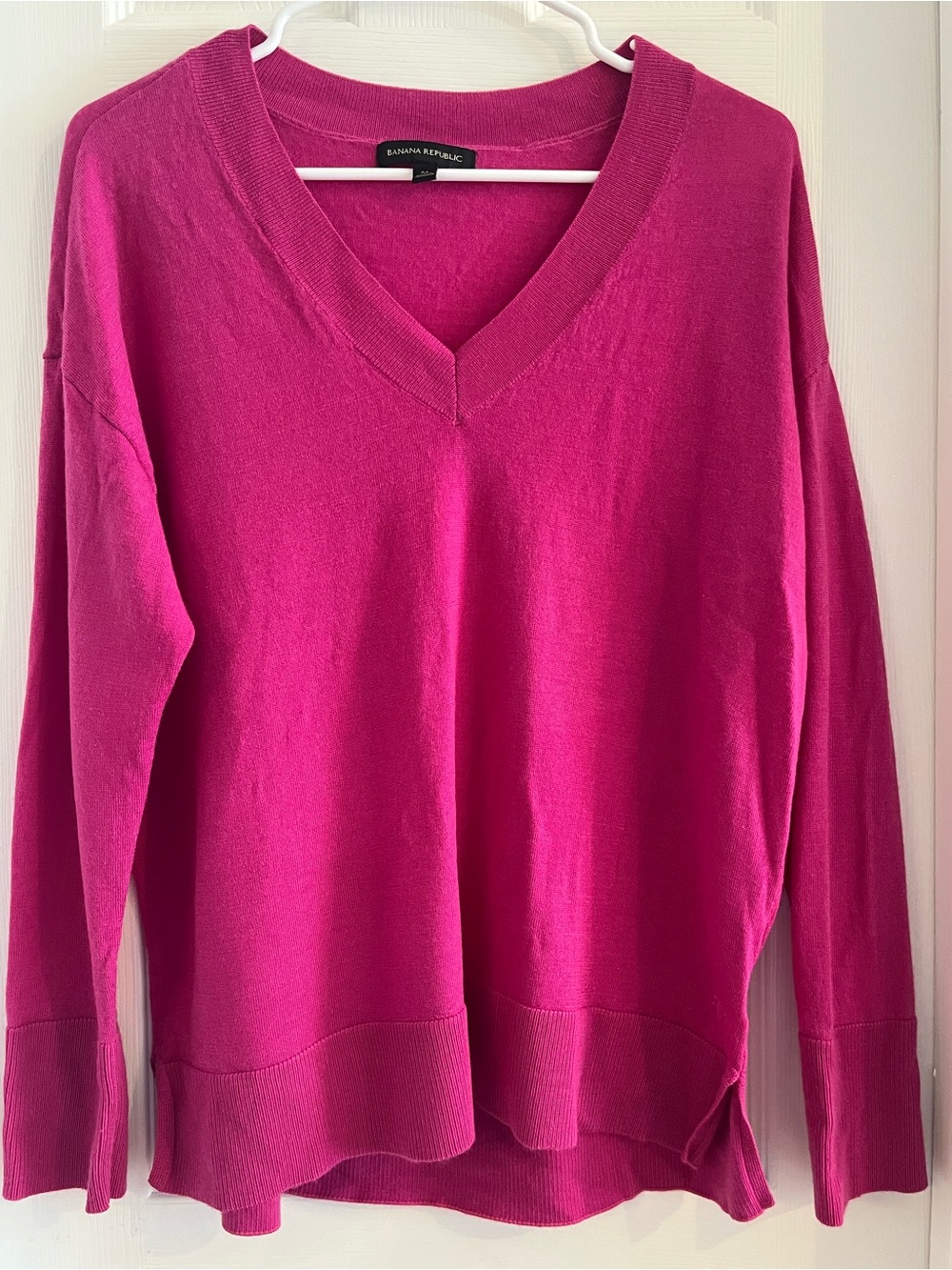 Banana Republic Women's V-Neck Sweater in Fuchsia